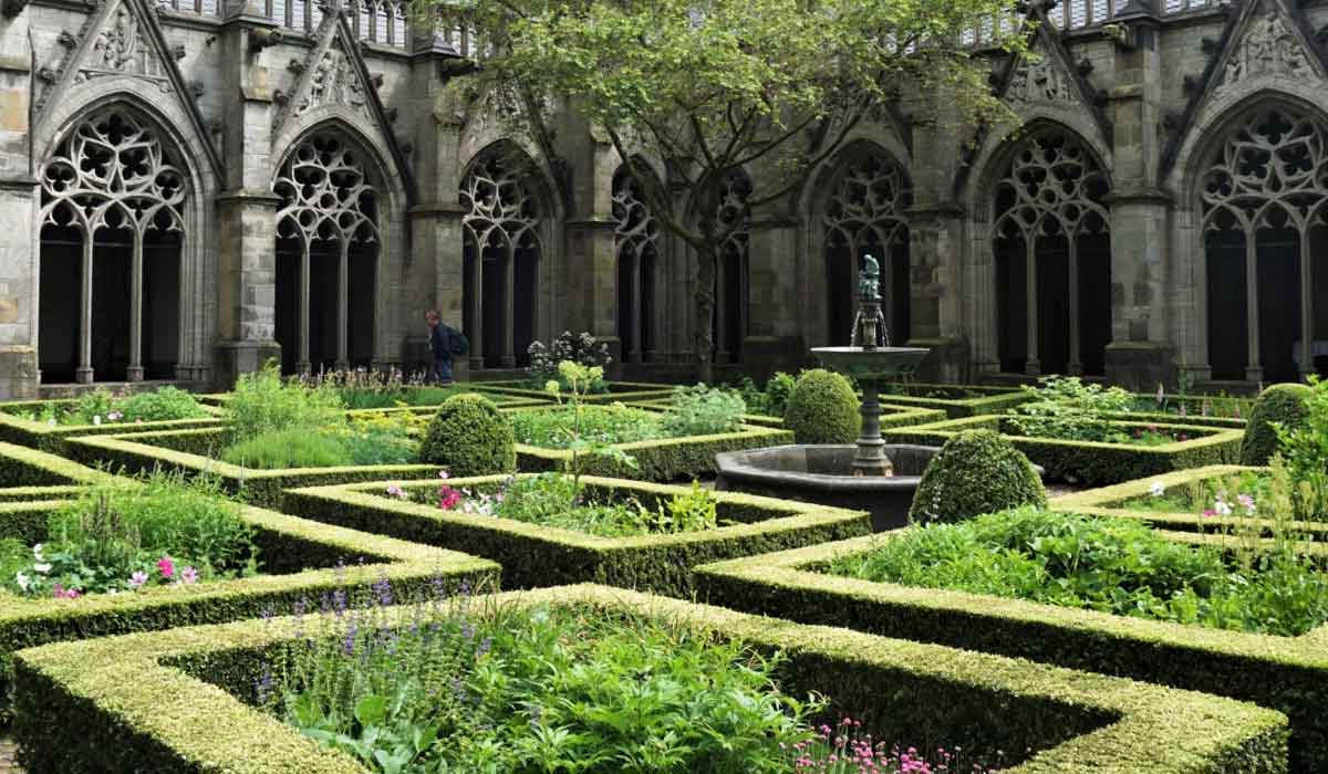 cloister garden